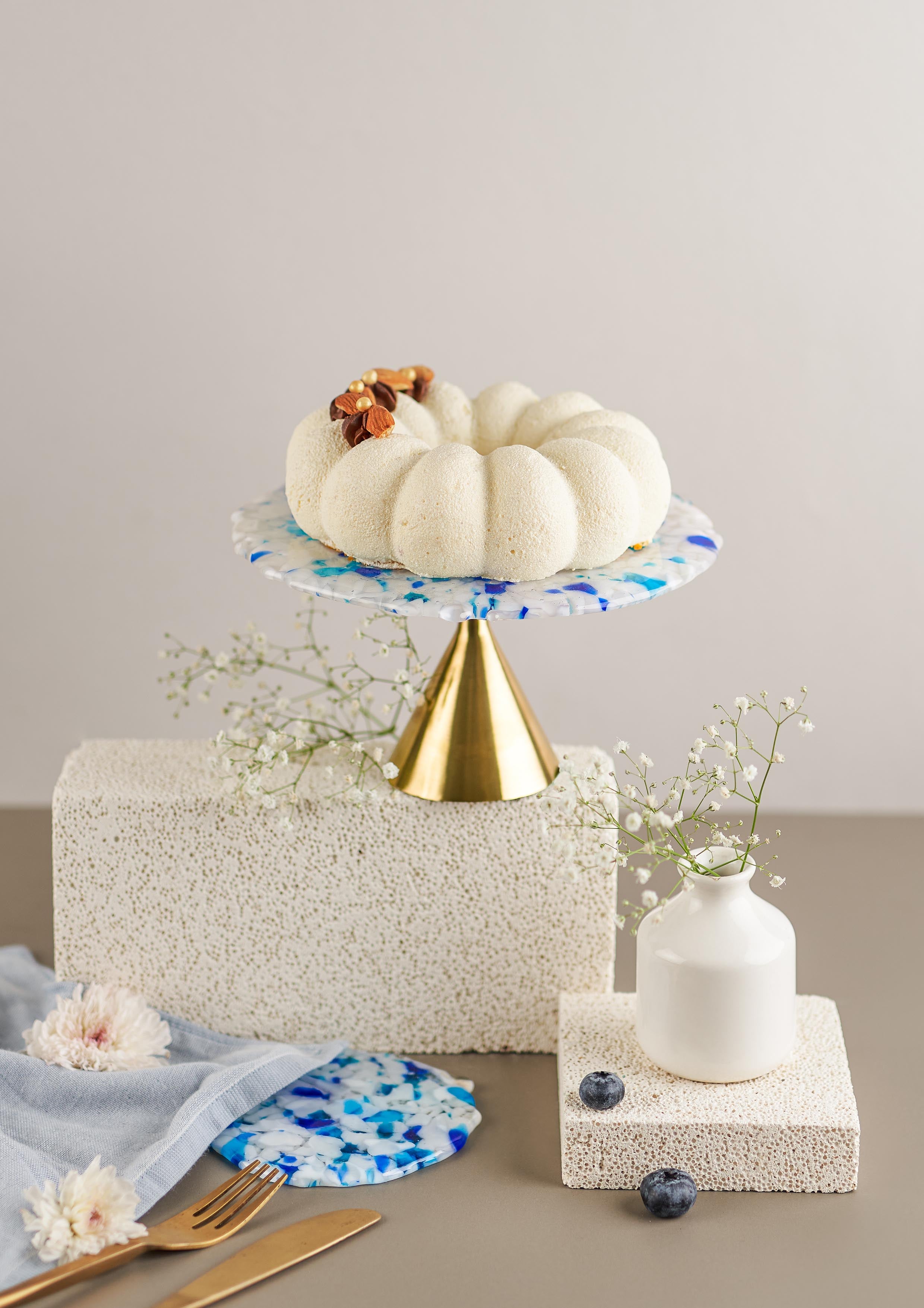 Blue cake outlet stand